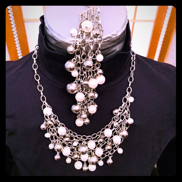 Jewelry - 2 pc  NECKLACE & BRACELET